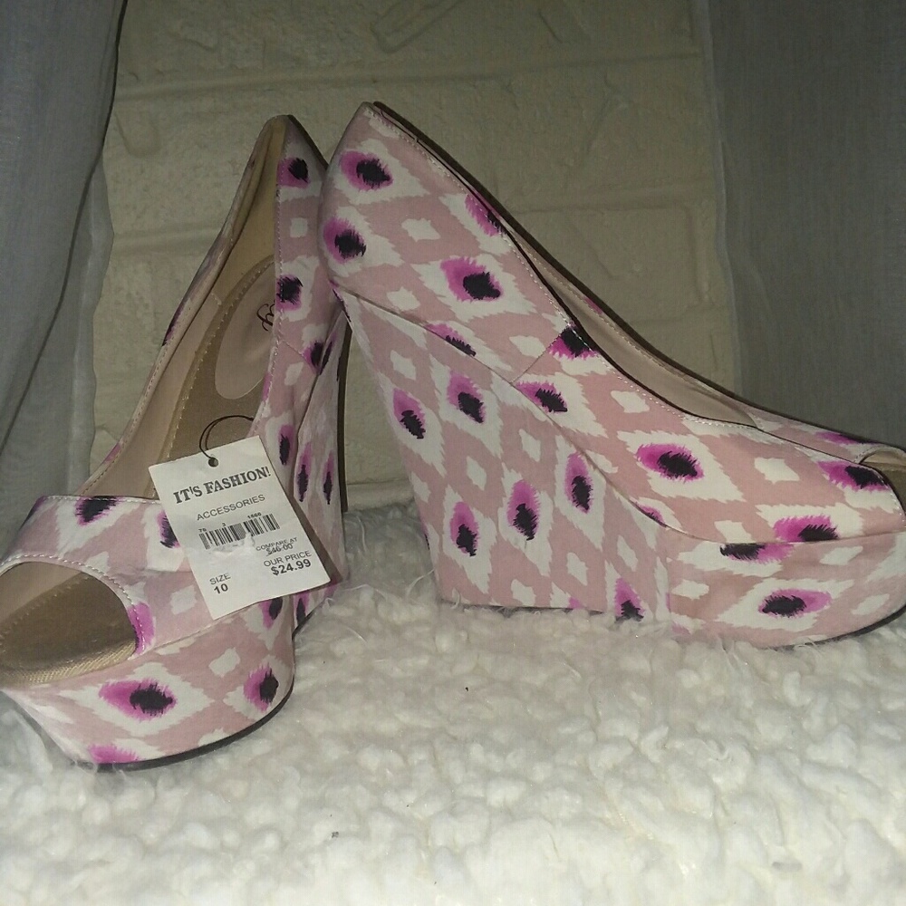 Wedge heels